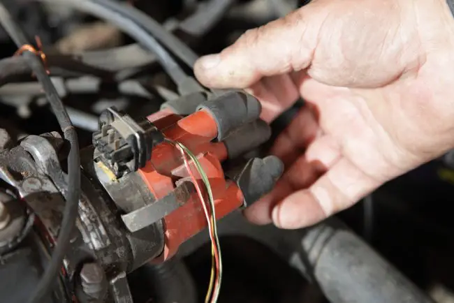 How to Test a Distributor Pick Up